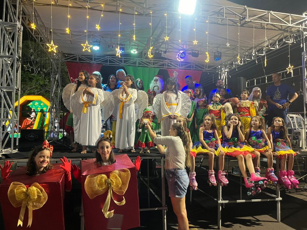 Com grande presença de público, abertura do Natal de Luzes de Caracol encantou população do município