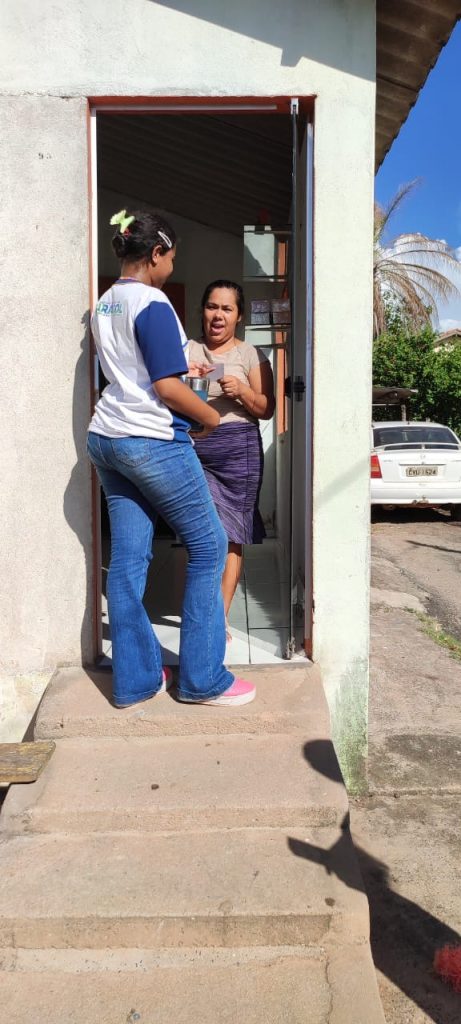 Estudantes da Escola Municipal Rural Inácio Silvestre Monteiro realizam blitz educativa contra a Dengue