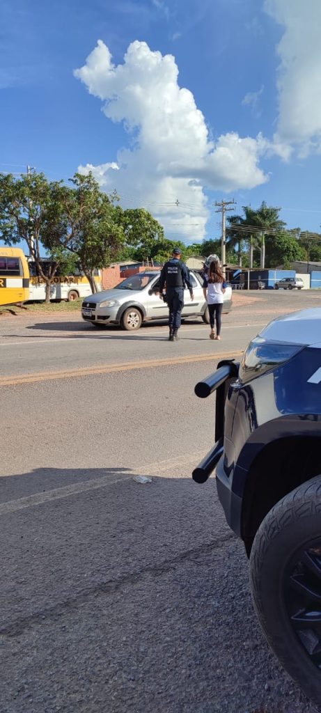 Estudantes da Escola Municipal Rural Inácio Silvestre Monteiro realizam blitz educativa contra a Dengue