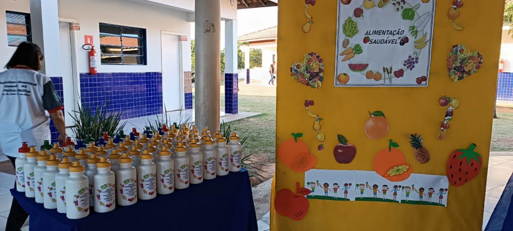 Alunos da Escola Municipal Joaquim Antônio dos Santos participam do projeto Alimentação Saudável