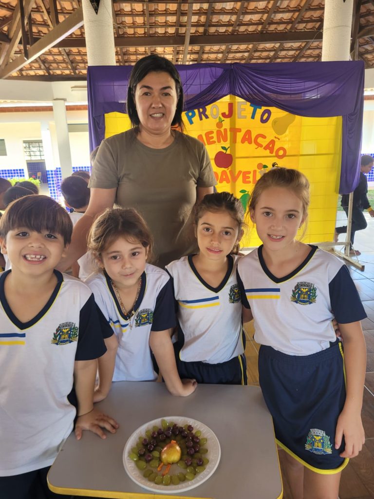 Alunos da Escola Municipal Joaquim Antônio dos Santos participam do projeto Alimentação Saudável