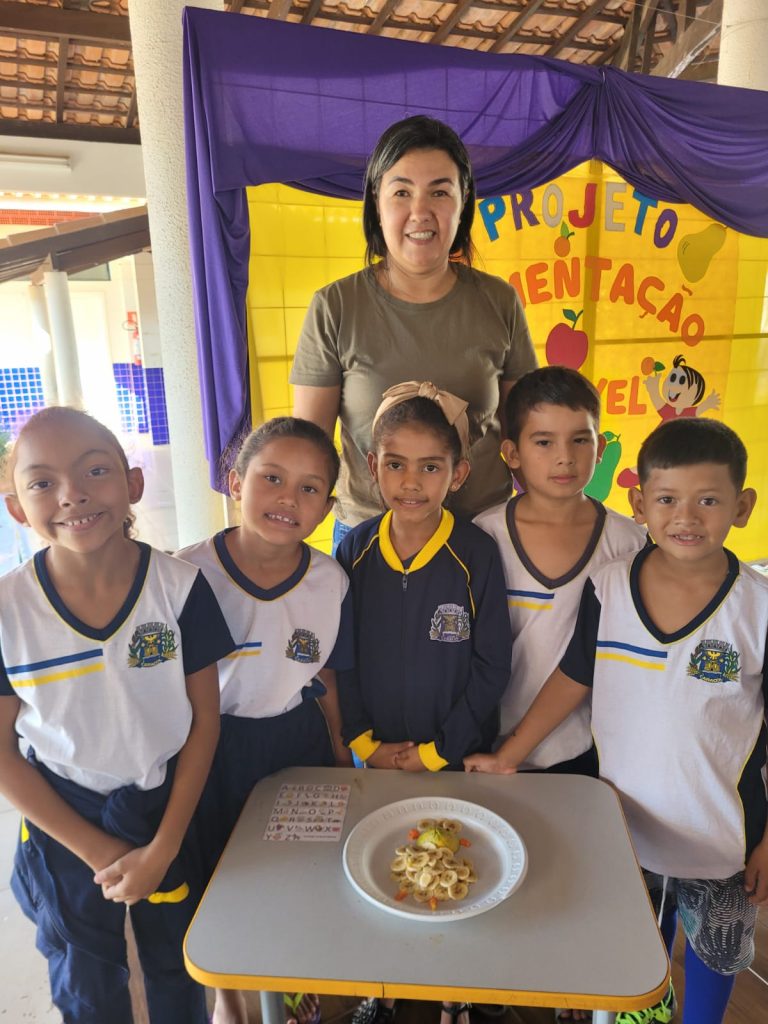 Alunos da Escola Municipal Joaquim Antônio dos Santos participam do projeto Alimentação Saudável