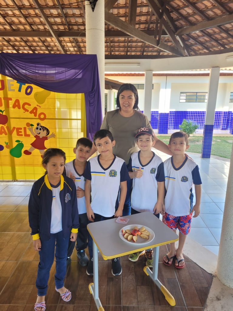 Alunos da Escola Municipal Joaquim Antônio dos Santos participam do projeto Alimentação Saudável