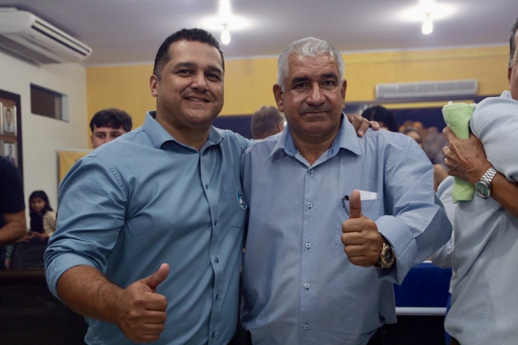 Abraçado pelo povo, Dr. Alex é homologado pré-candidato a prefeito junto com Vandinho para vice