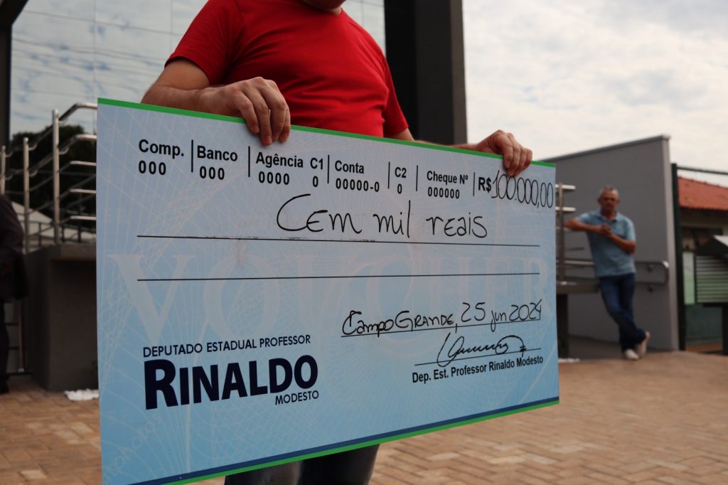 Vereadores de Paranhos inauguraram uma das maiores Câmaras Municipais do interior de Mato Grosso do Sul nesta sexta-feira (5)