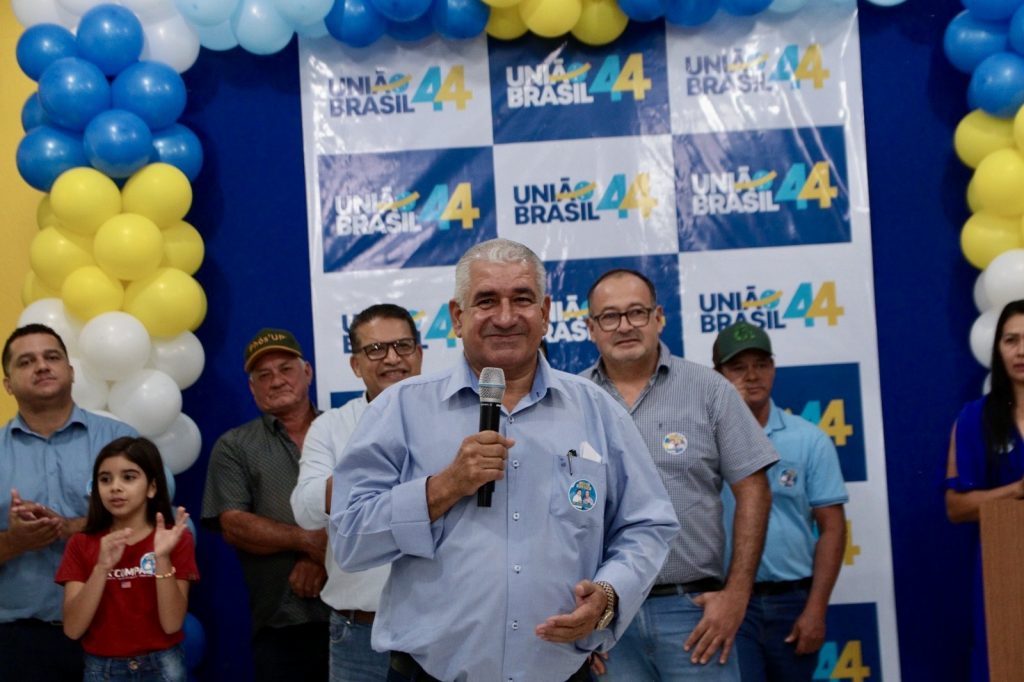 Abraçado pelo povo, Dr. Alex é homologado pré-candidato a prefeito junto com Vandinho para vice