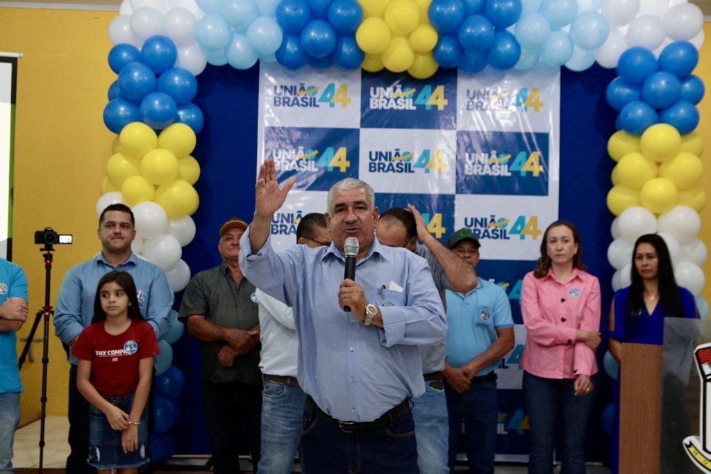 Abraçado pelo povo, Dr. Alex é homologado pré-candidato a prefeito junto com Vandinho para vice