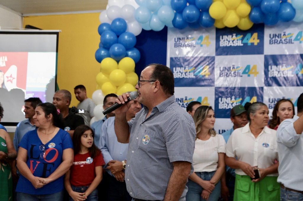 Abraçado pelo povo, Dr. Alex é homologado pré-candidato a prefeito junto com Vandinho para vice