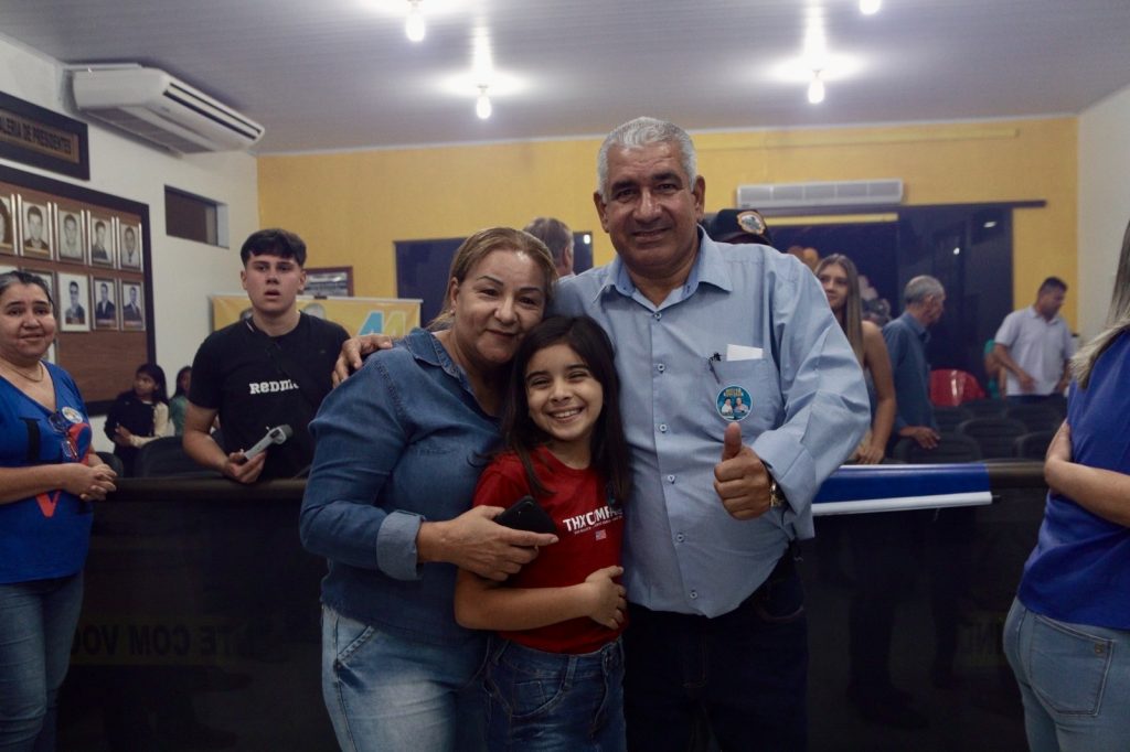 Abraçado pelo povo, Dr. Alex é homologado pré-candidato a prefeito junto com Vandinho para vice