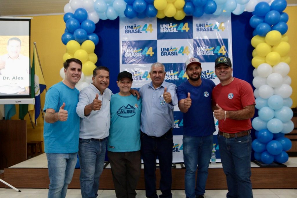 Abraçado pelo povo, Dr. Alex é homologado pré-candidato a prefeito junto com Vandinho para vice