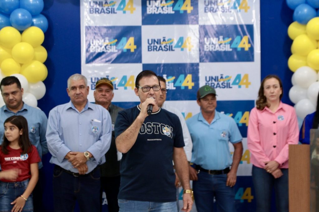 Abraçado pelo povo, Dr. Alex é homologado pré-candidato a prefeito junto com Vandinho para vice