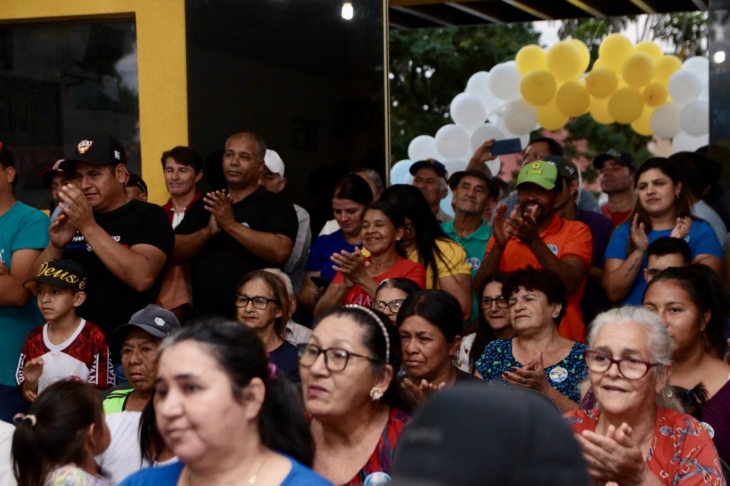 Abraçado pelo povo, Dr. Alex é homologado pré-candidato a prefeito junto com Vandinho para vice