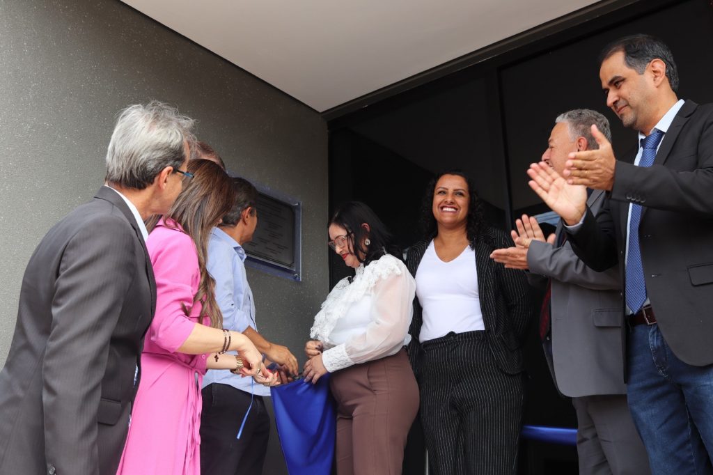 Vereadores de Paranhos inauguraram uma das maiores Câmaras Municipais do interior de Mato Grosso do Sul nesta sexta-feira (5)