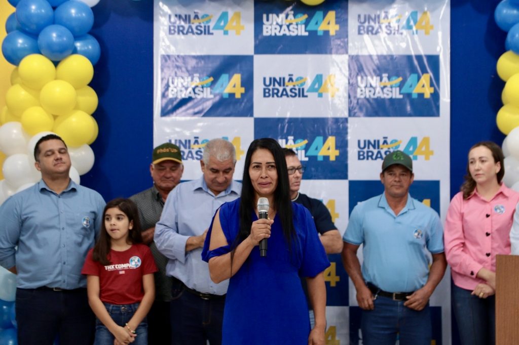 Abraçado pelo povo, Dr. Alex é homologado pré-candidato a prefeito junto com Vandinho para vice