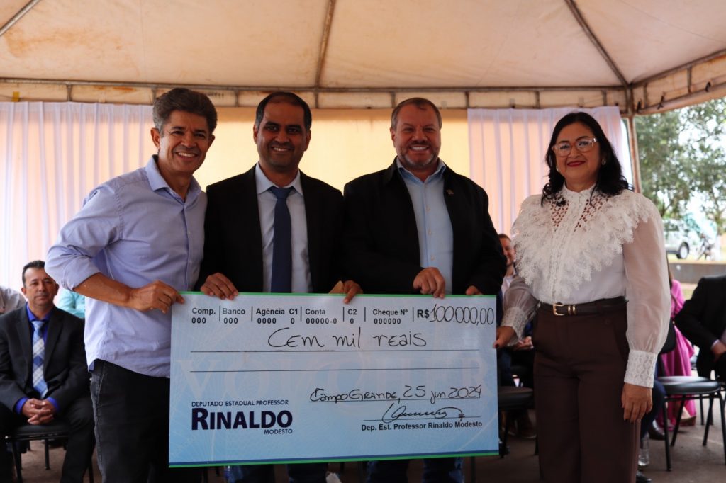 Vereadores de Paranhos inauguraram uma das maiores Câmaras Municipais do interior de Mato Grosso do Sul nesta sexta-feira (5)