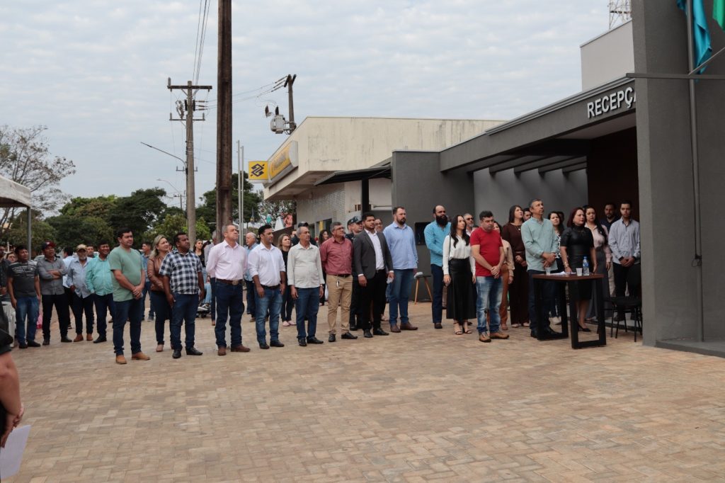 Vereadores de Paranhos inauguraram uma das maiores Câmaras Municipais do interior de Mato Grosso do Sul nesta sexta-feira (5)