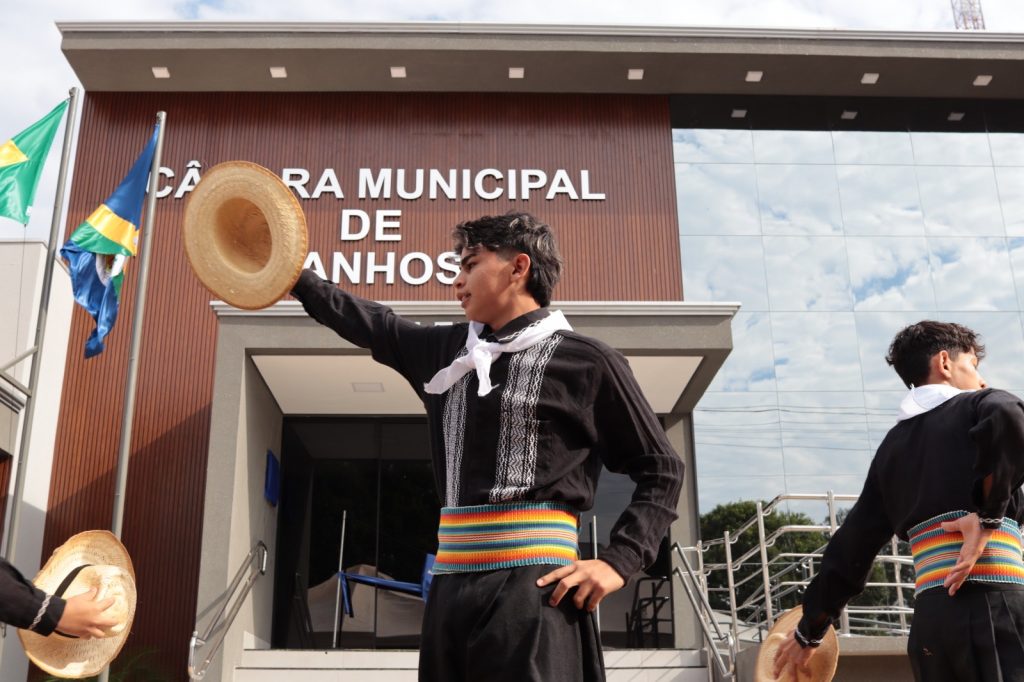 Vereadores de Paranhos inauguraram uma das maiores Câmaras Municipais do interior de Mato Grosso do Sul nesta sexta-feira (5)