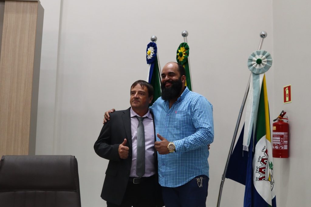 Vereadores de Paranhos inauguraram uma das maiores Câmaras Municipais do interior de Mato Grosso do Sul nesta sexta-feira (5)