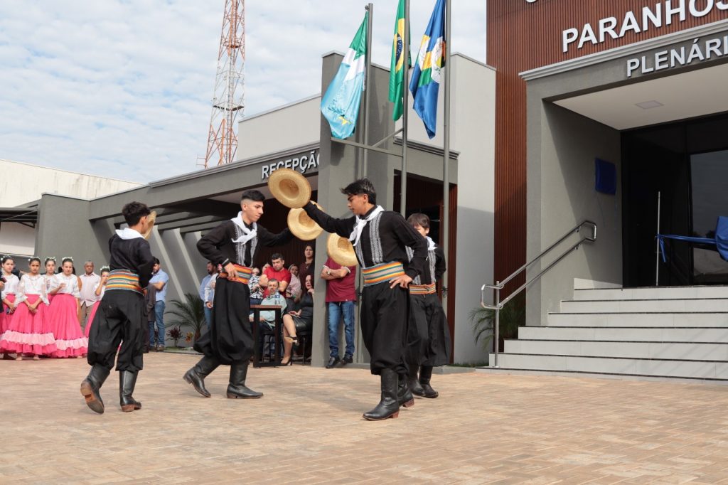 Vereadores de Paranhos inauguraram uma das maiores Câmaras Municipais do interior de Mato Grosso do Sul nesta sexta-feira (5)