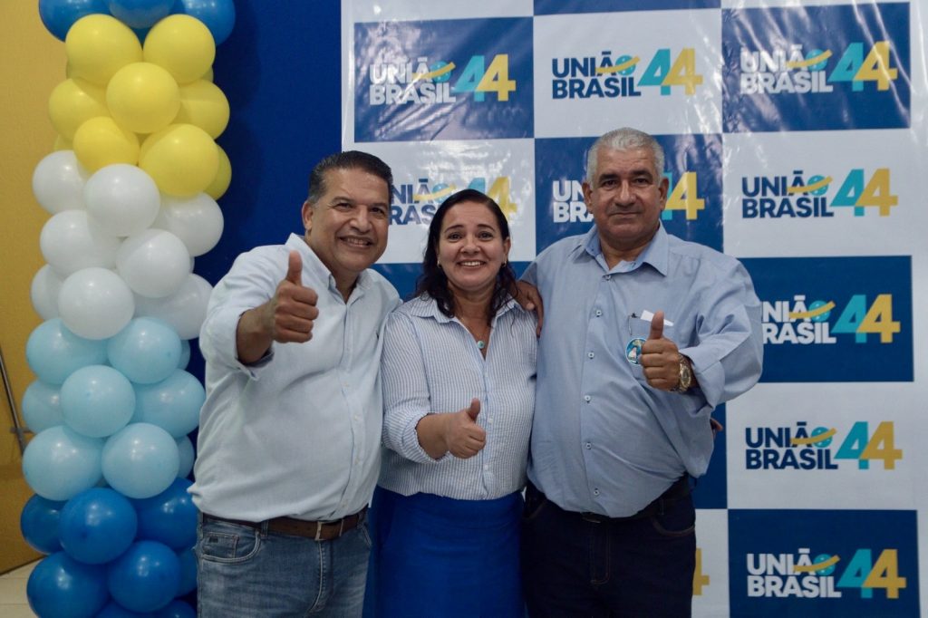 Abraçado pelo povo, Dr. Alex é homologado pré-candidato a prefeito junto com Vandinho para vice