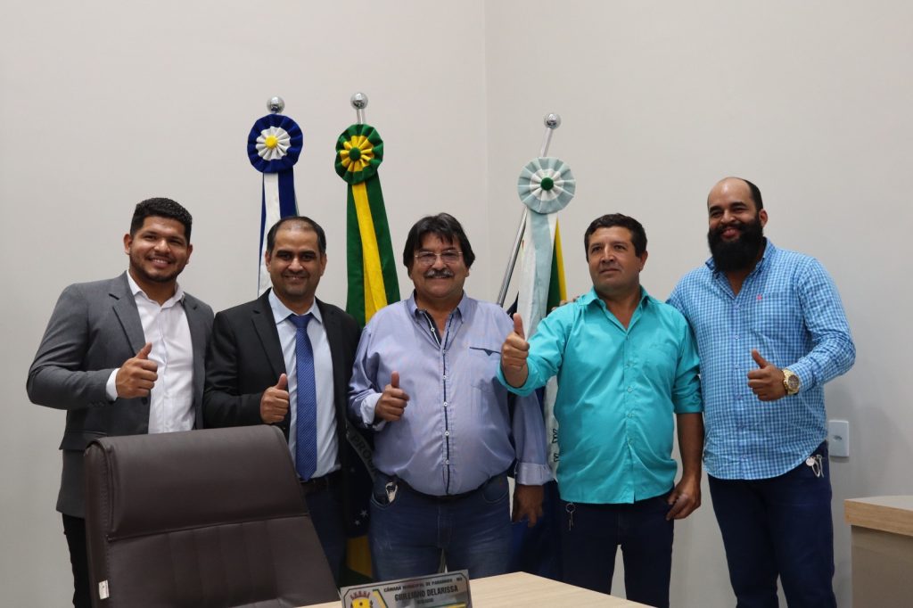 Vereadores de Paranhos inauguraram uma das maiores Câmaras Municipais do interior de Mato Grosso do Sul nesta sexta-feira (5)