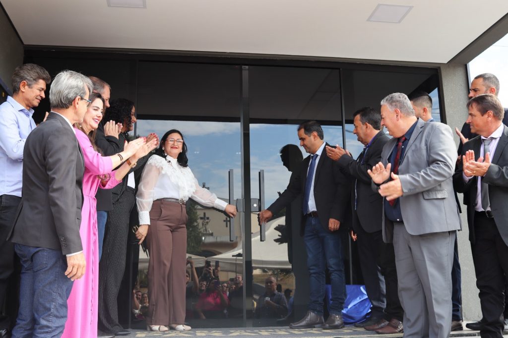 Vereadores de Paranhos inauguraram uma das maiores Câmaras Municipais do interior de Mato Grosso do Sul nesta sexta-feira (5)