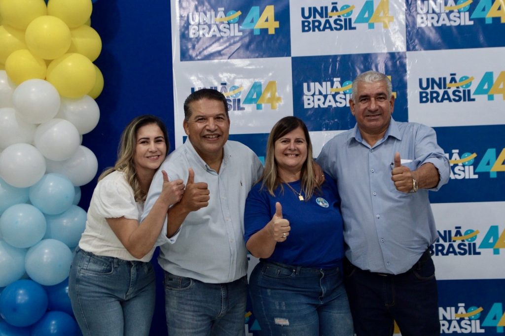 Abraçado pelo povo, Dr. Alex é homologado pré-candidato a prefeito junto com Vandinho para vice