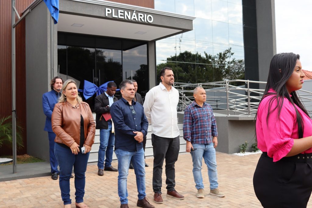 Vereadores de Paranhos inauguraram uma das maiores Câmaras Municipais do interior de Mato Grosso do Sul nesta sexta-feira (5)