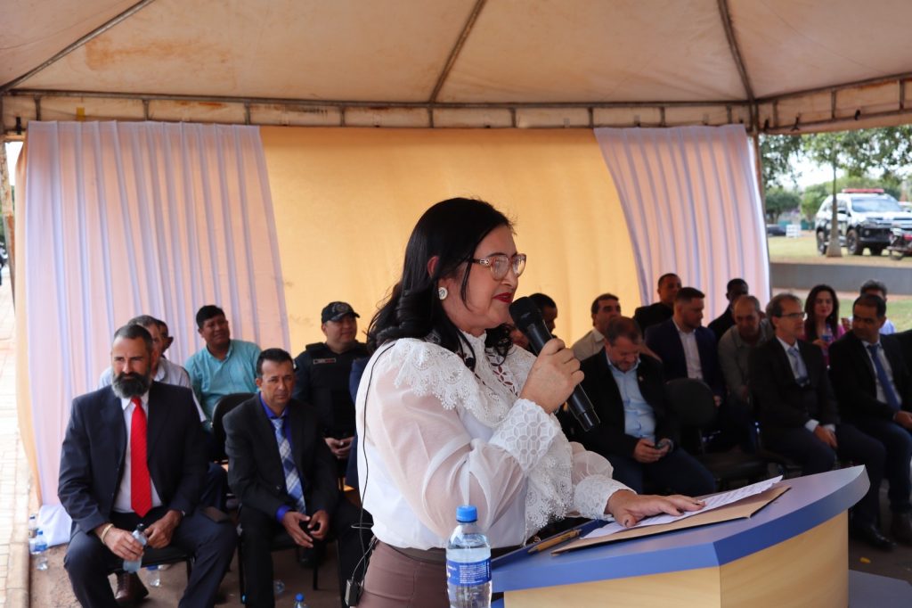 Vereadores de Paranhos inauguraram uma das maiores Câmaras Municipais do interior de Mato Grosso do Sul nesta sexta-feira (5)