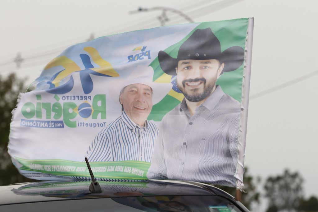 Rogério Torquetti e Zé Antônio recebem Eduardo Riedel em festa com grande carreata do 45 em Tacuru