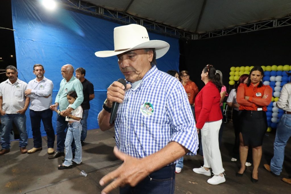 Tacuru: Rogério Torquetti e Zé Antônio encerram campanha com grande comício