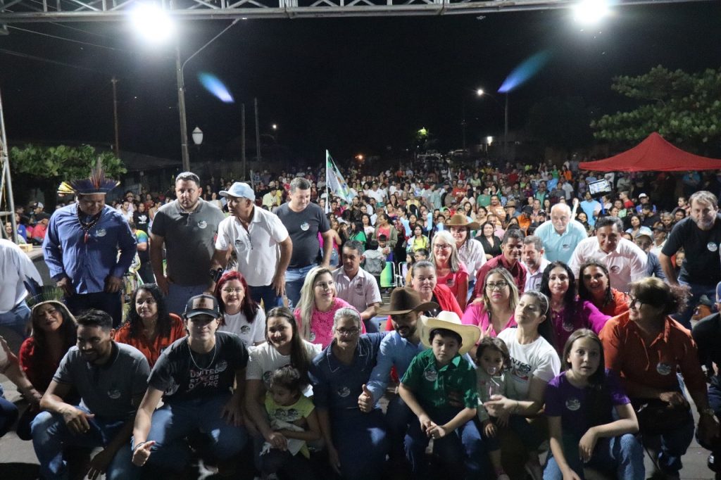 Tacuru: Rogério Torquetti e Zé Antônio encerram campanha com grande comício