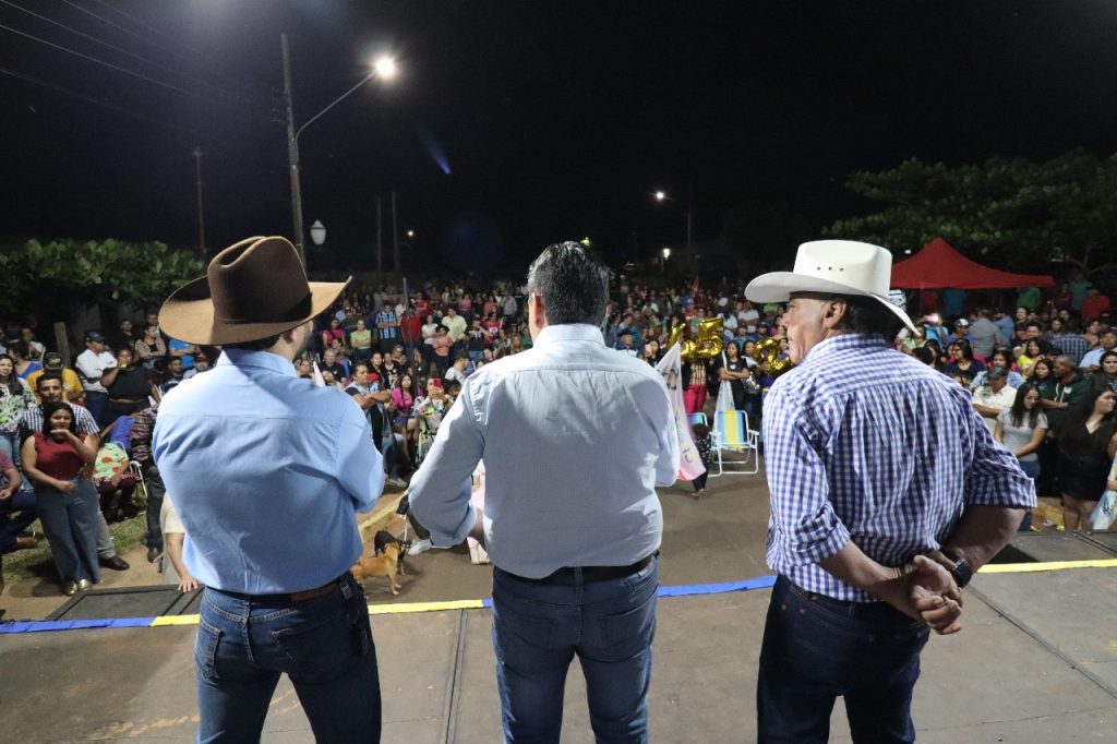 Tacuru: Rogério Torquetti e Zé Antônio encerram campanha com grande comício