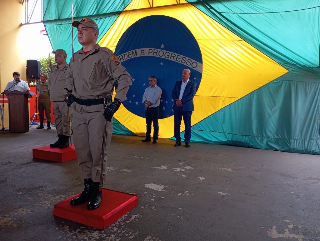 Prefeito Neco Pagliosa participa da passagem de comando do Corpo de Bombeiros de Bela Vista