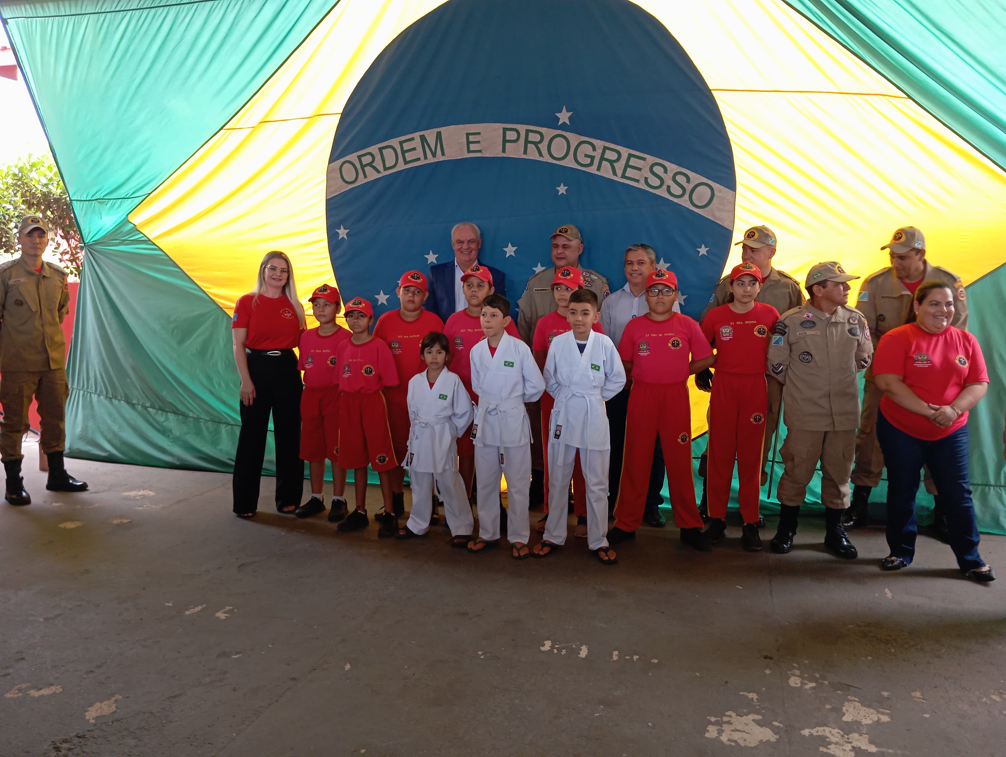 Prefeito Neco Pagliosa participa da passagem de comando do Corpo de Bombeiros de Bela Vista