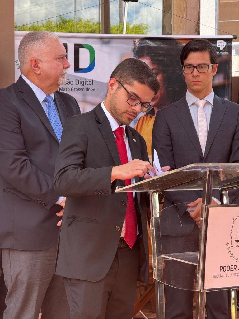 Prefeito Hélio Acosta participa da inauguração do PID em Paranhos