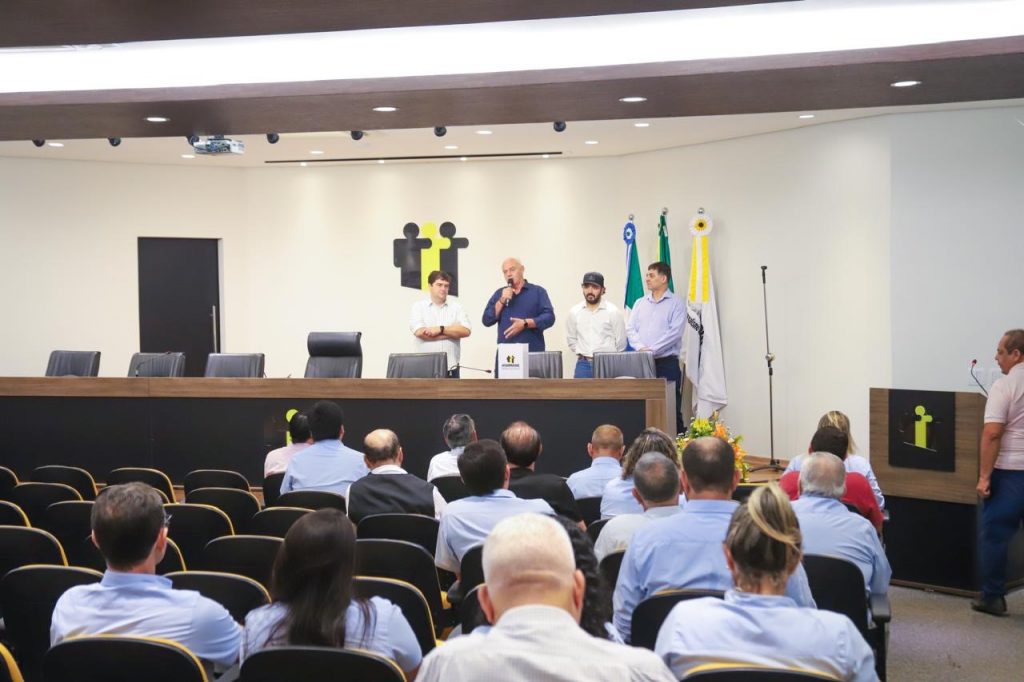 Prefeito Rogério Torquetti participa da organização da eleição da Assomassul