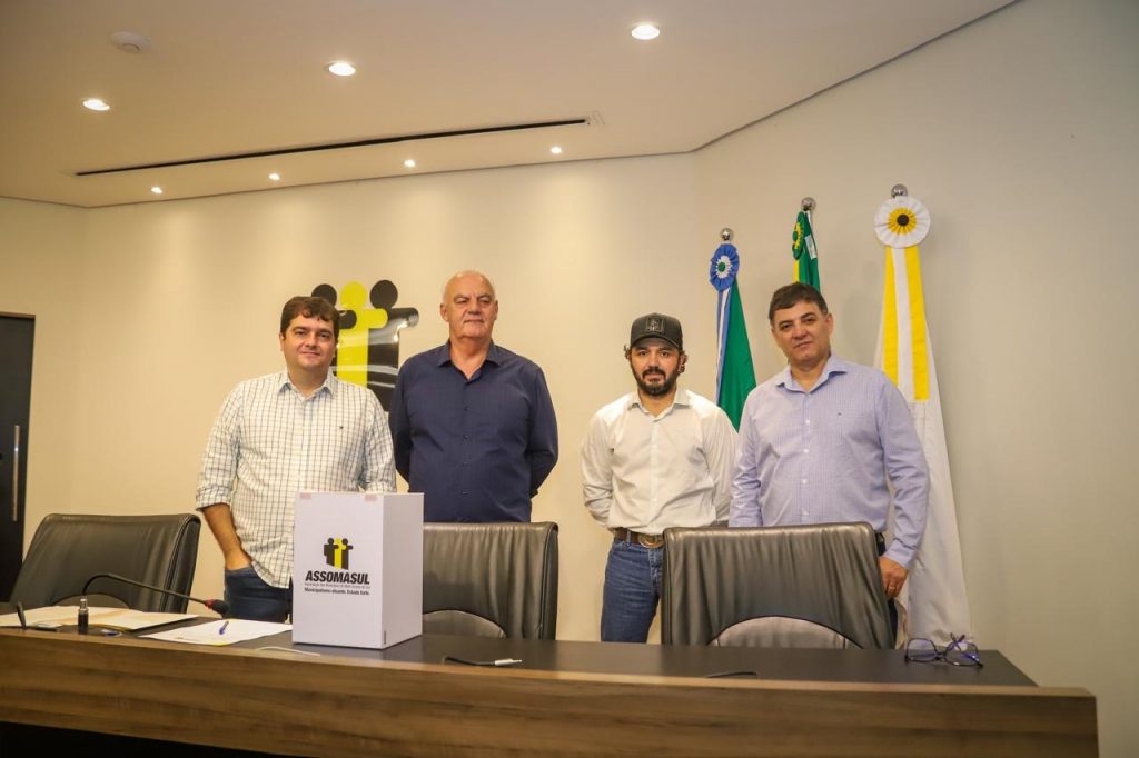 Prefeito Rogério Torquetti participa da organização da eleição da Assomassul