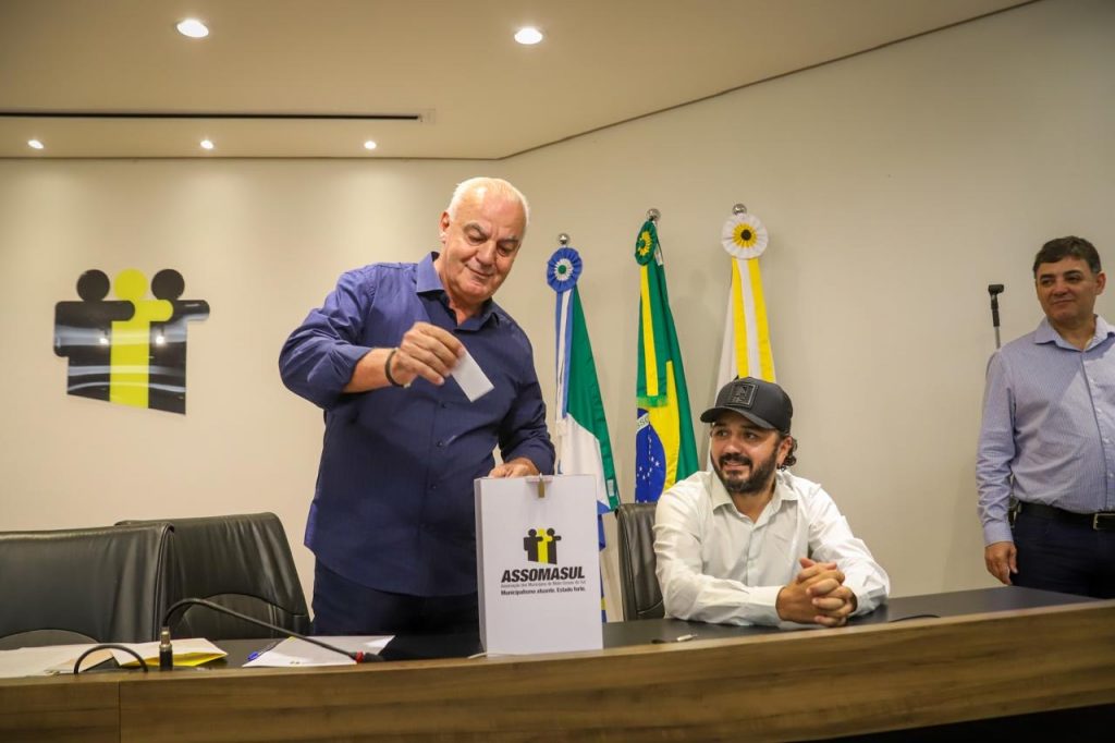 Prefeito Rogério Torquetti participa da organização da eleição da Assomassul