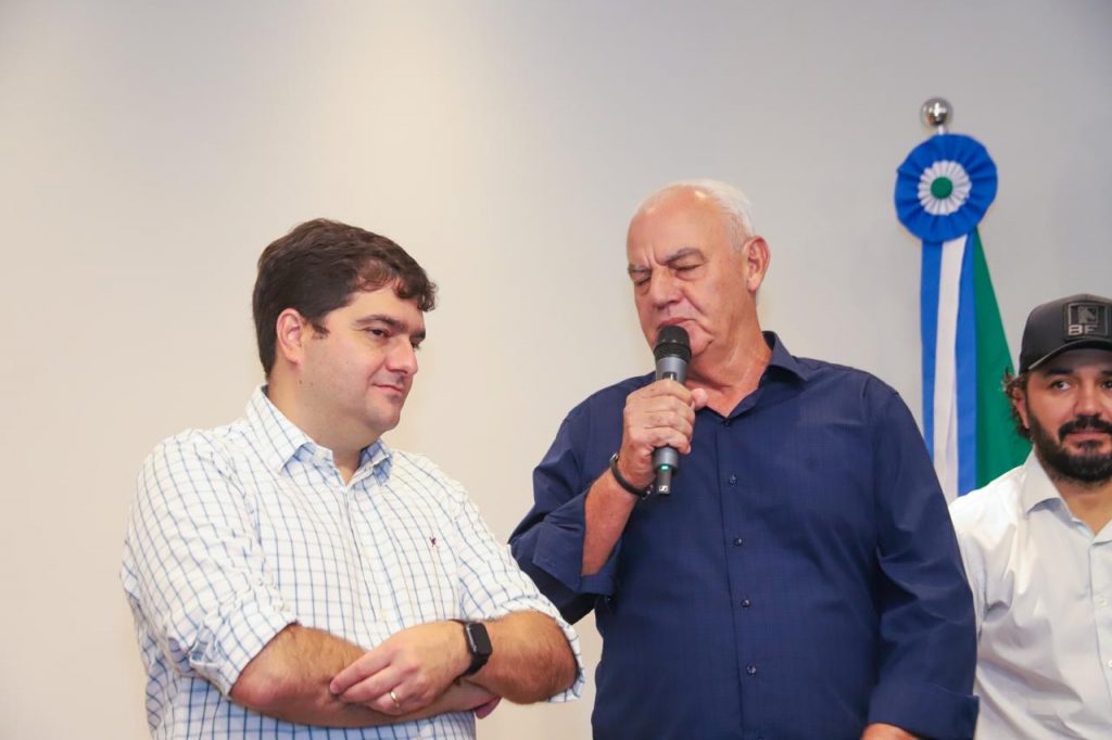 Prefeito de Caracol, Carlos Humberto Pagliosa, participa da organização das eleições da Assomassul