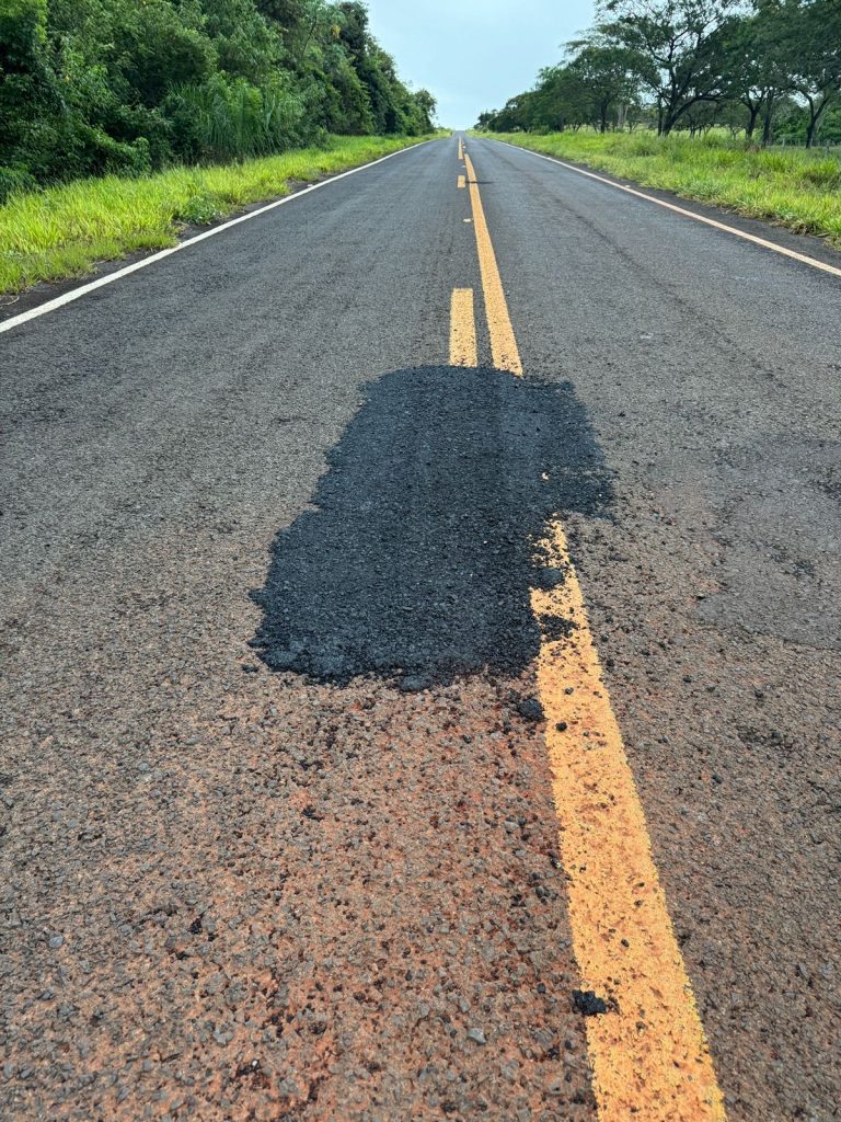 Prefeito Hélio Acosta agradece Agesul por operação tapa-buracos na MS-295