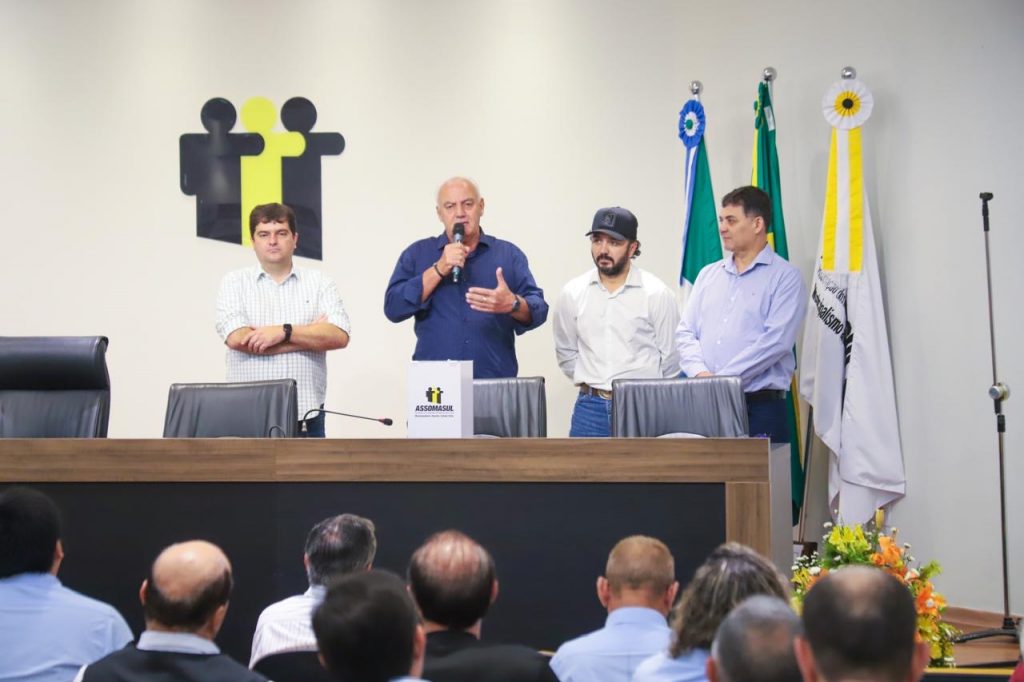 Prefeito Rogério Torquetti participa da organização da eleição da Assomassul