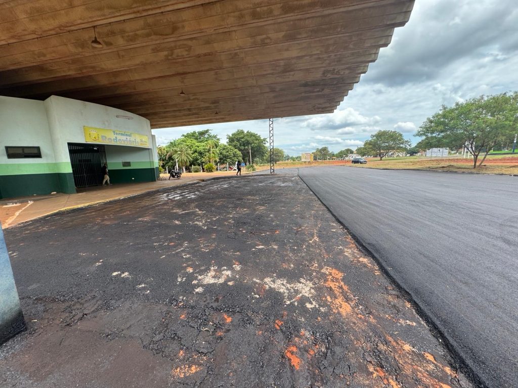 Prefeitura de Paranhos recupera acesso e estacionamento da rodoviária