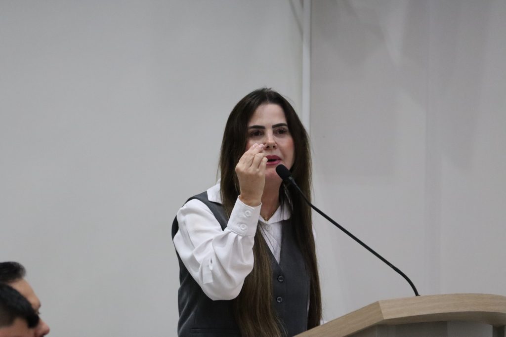 Paranhos realiza cerimônia de posse com presença de autoridades estaduais e municipais Paranhos realiza cerimônia de posse com presença de autoridades estaduais e municipais