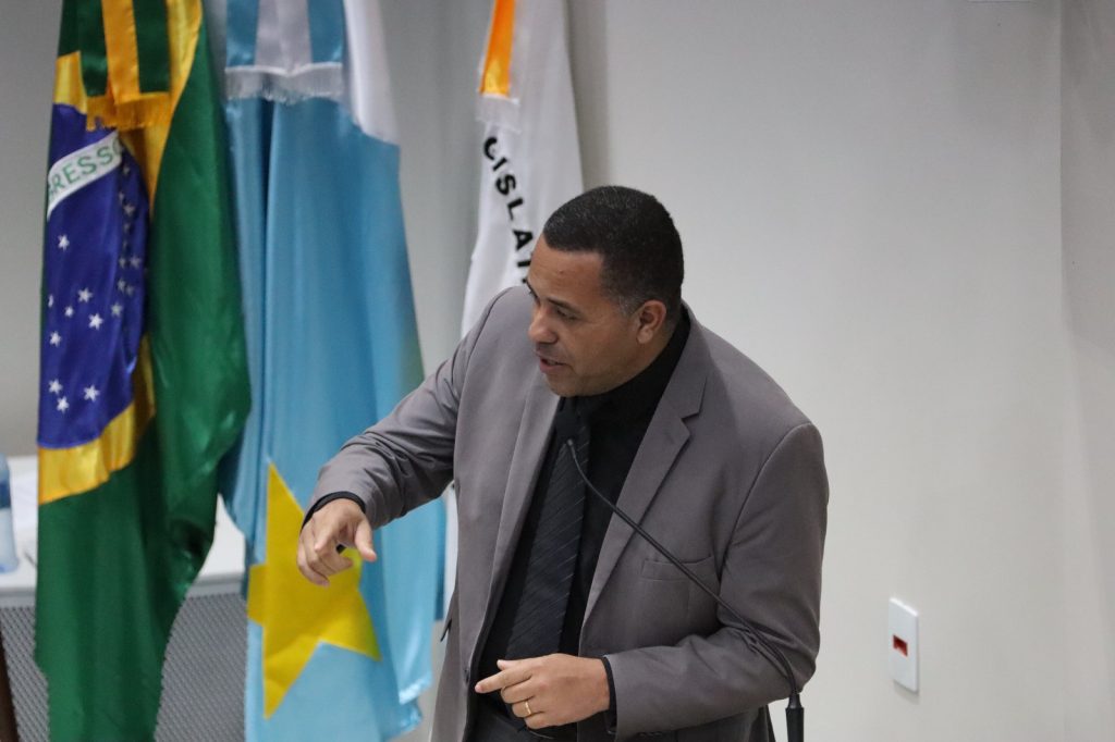 Paranhos realiza cerimônia de posse com presença de autoridades estaduais e municipais Paranhos realiza cerimônia de posse com presença de autoridades estaduais e municipais