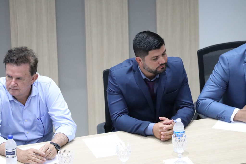 Paranhos realiza cerimônia de posse com presença de autoridades estaduais e municipais Paranhos realiza cerimônia de posse com presença de autoridades estaduais e municipais