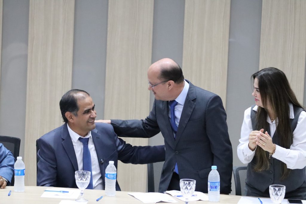 Paranhos realiza cerimônia de posse com presença de autoridades estaduais e municipais Paranhos realiza cerimônia de posse com presença de autoridades estaduais e municipais