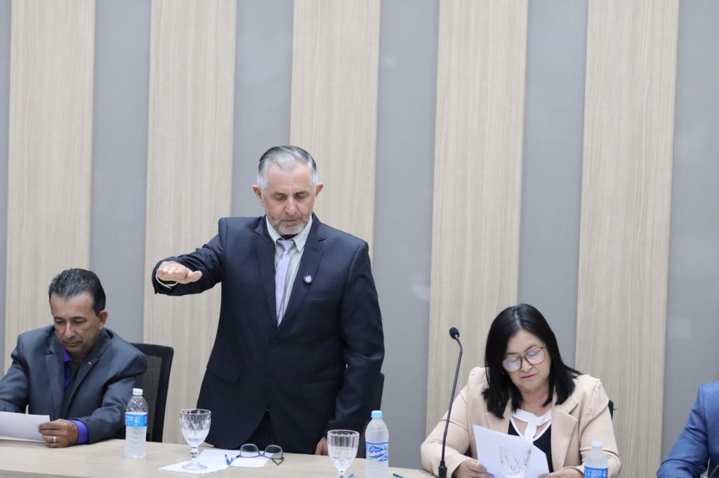 Paranhos realiza cerimônia de posse com presença de autoridades estaduais e municipais Paranhos realiza cerimônia de posse com presença de autoridades estaduais e municipais