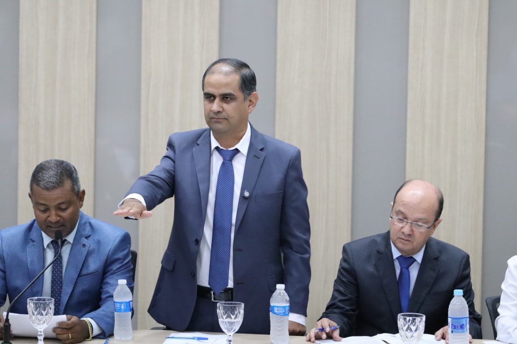 Paranhos realiza cerimônia de posse com presença de autoridades estaduais e municipais Paranhos realiza cerimônia de posse com presença de autoridades estaduais e municipais