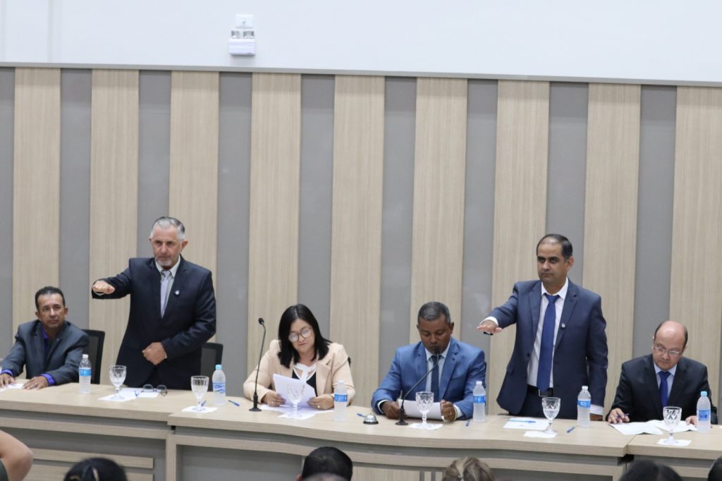 Paranhos realiza cerimônia de posse com presença de autoridades estaduais e municipais Paranhos realiza cerimônia de posse com presença de autoridades estaduais e municipais
